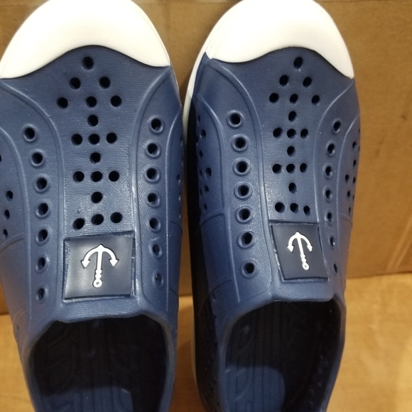 boys water shoes size 13